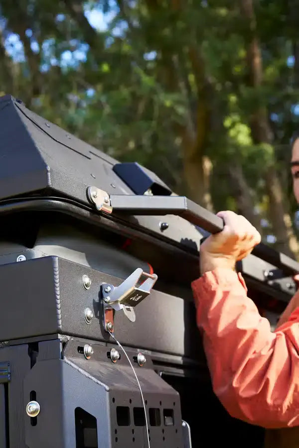 Alu-Cab ModCAP Camper Adventure DC